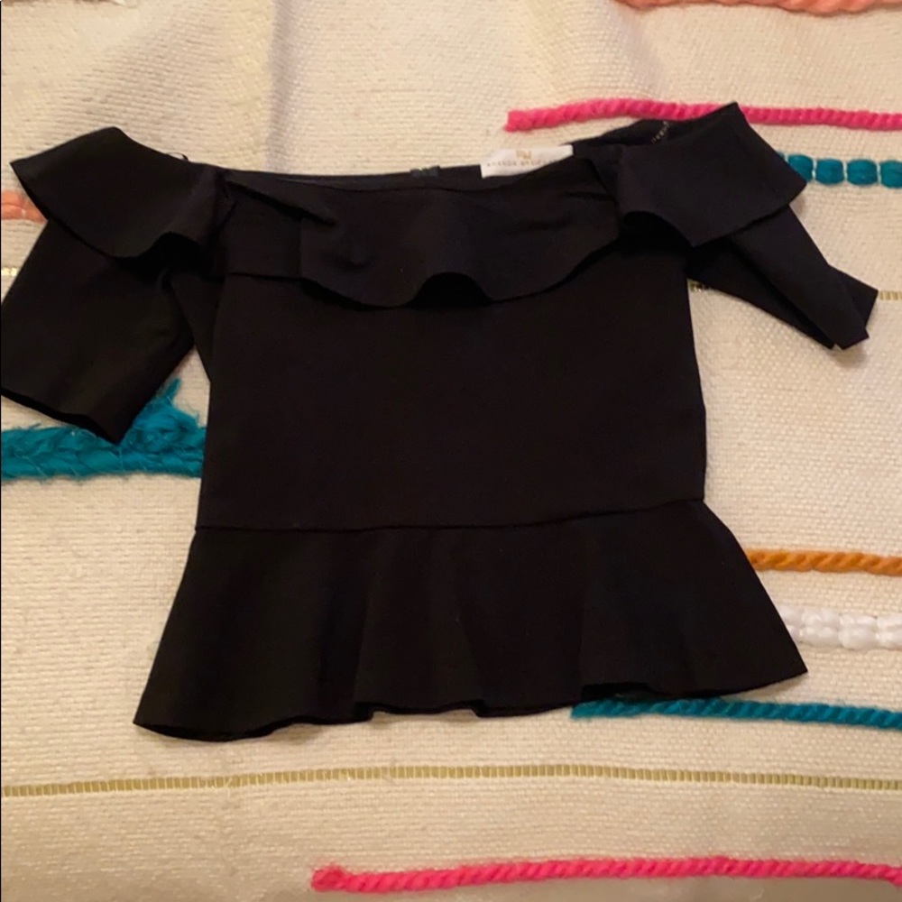AMANDA UPRICHARD BLACK SHIRT